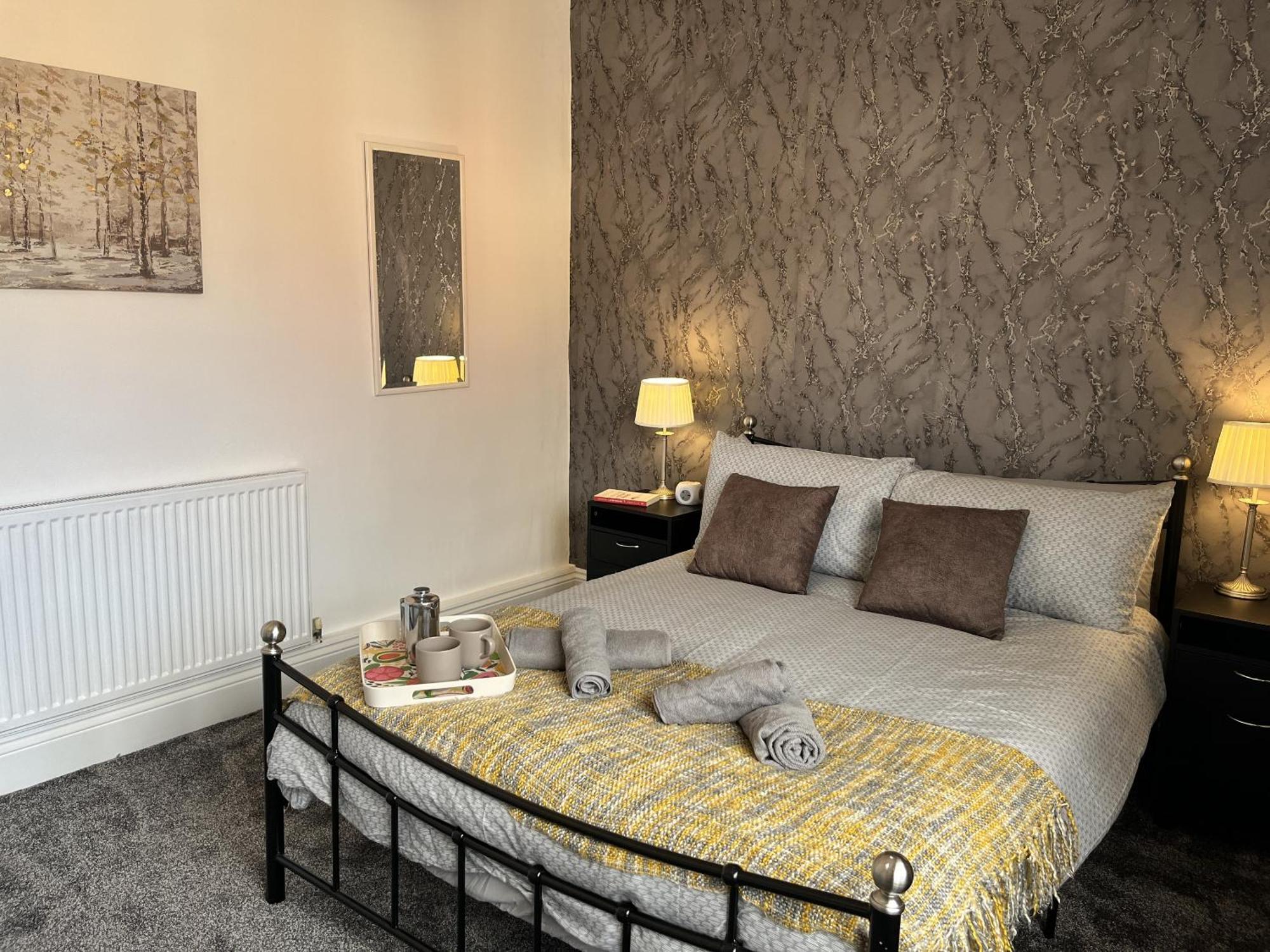 Modernised Central Wigan Townhouse Sleeps Up To 6 Exteriör bild